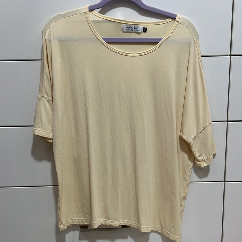 Ava Sky EUC top spade white sand size XS s/s